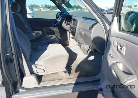 2002 Toyota Tundra Sr5 V8 z USA, uszkodzony, nr VIN 5TBRT34132S230448